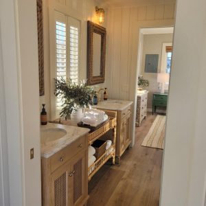 cora houseboat bathroom